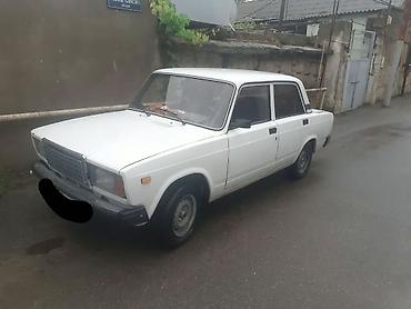 vaz oturacagi: VAZ 2107 sedan - Kuzov: 4 qapılı, ağ rəng, klassik kvadrat dizayn - — 3