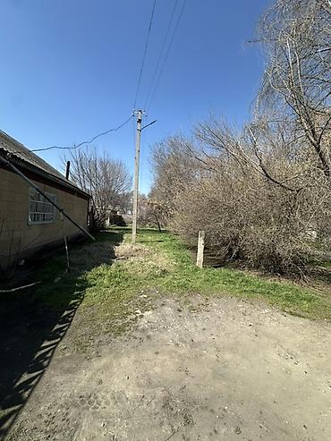 Продажа коттеджей и домов: Жилой дом с участком. Село Каирма - Одноэтажный дом/ двускатная at lalafo.kg — 2 Продажа коттеджей и домов: Жилой дом с участком. Село Каирма - Одноэтажный дом/ двускатная — 2