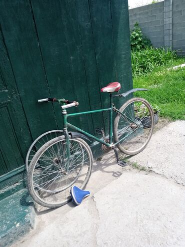 дедиский велик: Велосипед на ходу, запасное колесо и запасная сидушка