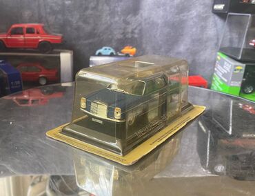 Avtomobil modelləri: Коллекционная модель Mercedes-Benz 220 W115 RHD blue 1968 Altaya — 2