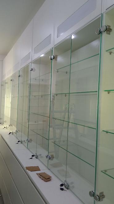 Sifarişlə aptek vitrinləri: Aptek üçün mebel və vitrin sistemləri - Resepsiyon/keşyer masası — 11