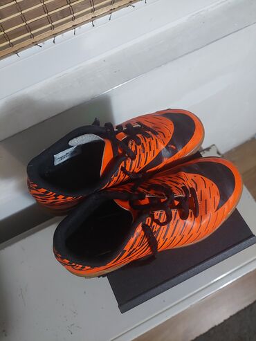 patike 32: Umbro, Athletic footwear, Size: 32, color - Orange