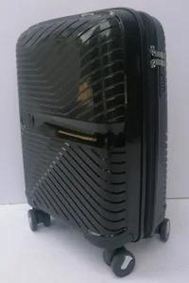 Putni koferi i torbe: Crni čvrsti kofer sa teksturiranim dizajnom, idealan za putovanja — 14