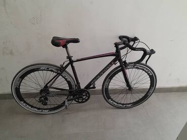 Велосипеддер: Продаю шоссейный велик 28 размер рама алюминиевый торг возможен адрес