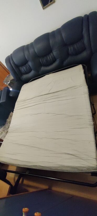 Ostali nameštaj: Na prodaju trosed i dve fotelje, teget boja, trosed je na razvlacenje — 14