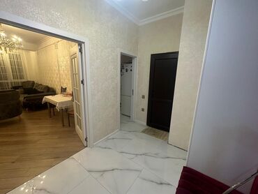 Ev üçün digər mebel: Zərif klassik üslubda tam mebelləşdirilmiş qonaq otağı dəsti - Divan — 24