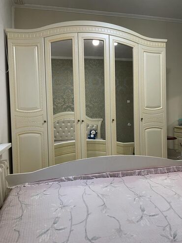 спальный мешок пакистанский: Спальный гарнитур, Двуспальная кровать, Шкаф, Комод, цвет - Бежевый, Б/у