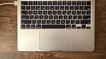 laptop ucuz: Zərif səma mavisi rəngi ilə diqqət çəkən, əla vəziyyətdə MacBook Air — 5