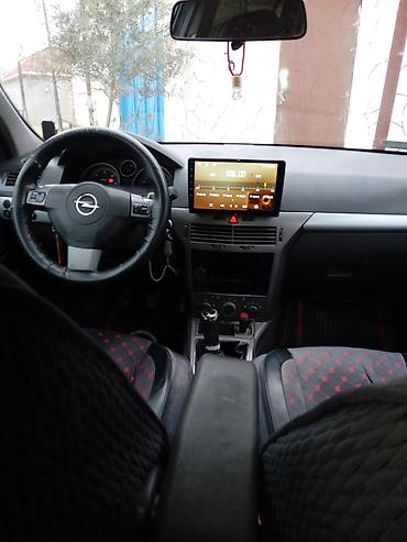 Opel: Opel Astra H Caravan (Universal) – qara rəng, salon və yük yeri geniş — 1