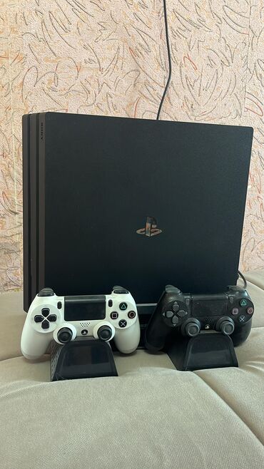 джойстик logitech: Ассаламу алейкум Продаю PS4 slim на 872 ГБ Имеются два джойстика