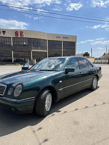 Mercedes-Benz: Mercedes-Benz E-Class (W210) sedan - Kuzov: 4 qapılı sedan, tünd — 3