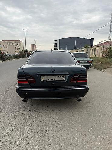 e300 mercedes: Mercedes-Benz E-Class: 2.2 l | 2001 il Sedan — 2