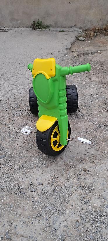 musiqili yeni il oyuncaqları: Uşaq üçün pedallı üçtəkərli motosiklet oyuncağı - Rənglər: yaşıl-sarı — 2