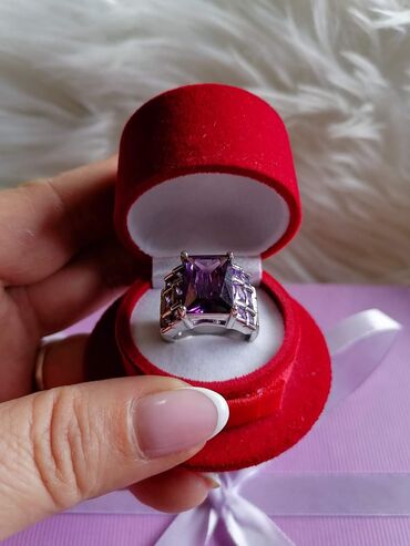 Prstenje: Cena 1300din — 19