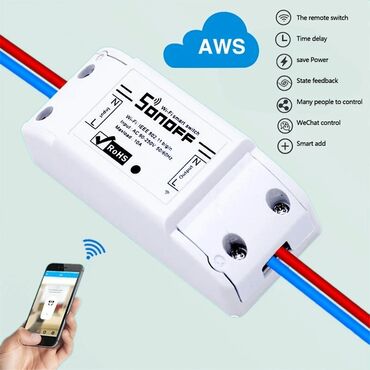 Elektrik kabelləri: Sonoff Basic Wi-Fi Ağıllı Keçirici. Bu kompakt cihaz 80-250V AC giriş