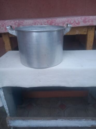 Наборы посуды: Набор разнообразной кухонной утвари, включающий эмалированные — 7