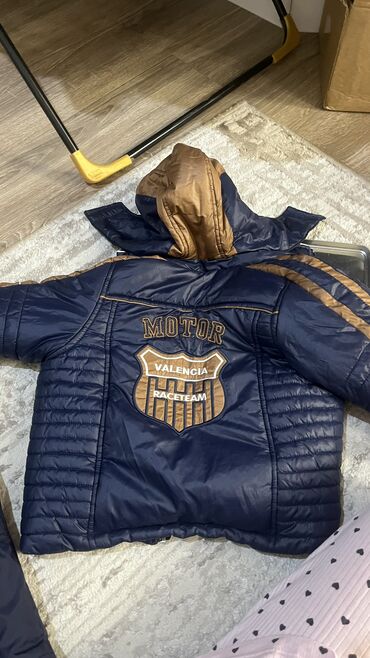 секонд хенд куртка: Продаю куртку и комбинезон б/у на два года 2000 сом