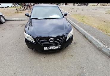 m rul: Toyota Camry sedan - Korpus: qara rəng, 4 qapı - Mühərrik: benzin, ön — 1
