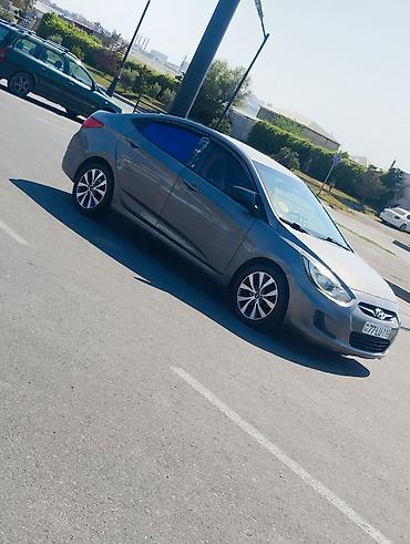 Hyundai: Hyundai Accent sedan - Kuzov: 4 qapılı sedan, boz rəng - Nömrə — 19