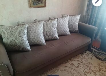 круглый диван: Диван-кровать, цвет - Коричневый, Б/у