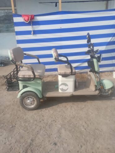 прожектор на машину: Электрический трёхколёсный скутер/рикша для 3 пассажиров -
