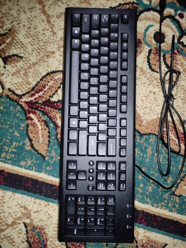 беспроводная клавиатура с мышкой: Продам новую клавиатуру с коробкой за 1200 сом
