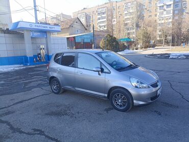 Honda: Honda Jazz: 2005 г., 1.4 л, Механика, Бензин, Хэтчбэк