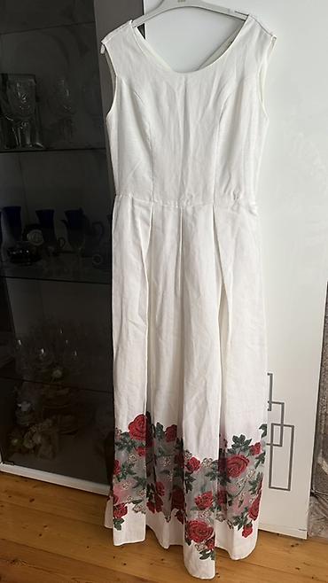 ag qizilgul: Ağ rəngli, uzun maxi don. Sadə, qolsuz üst hissə və V formalı arxa — 1