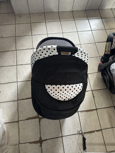Kolica za bebe: Prodajem kolica za bebu. Kolica su kao nova. Sve je funkcionalno — 25