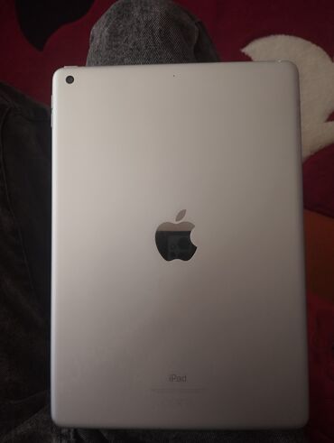 Apple iPad: Ipad 9 2021 64 yaddaş silver az işlənib