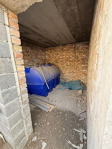 Продажа полдома: Продается просторный кирпичный дом Площадью 200 кв Находится в — 18