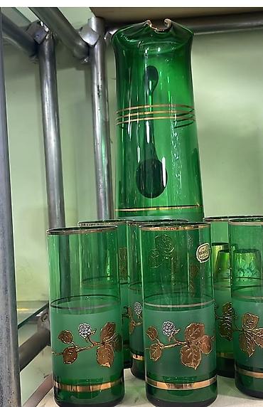 Yaşıl şüşə qrafin və stəkan dəsti - Material: qalın, parlaq yaşıl