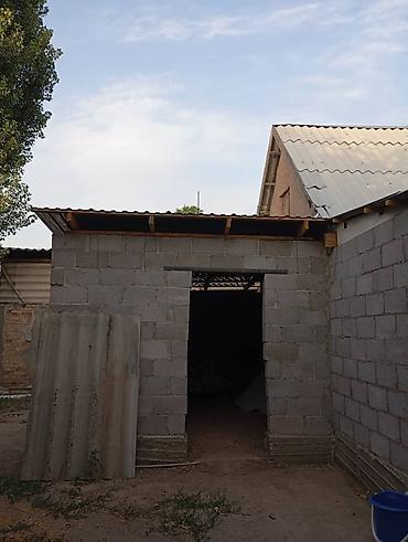 Продажа коттеджей и домов: Продается жилой дом в центре г. Карабалта в районе сахзавода. На — 5