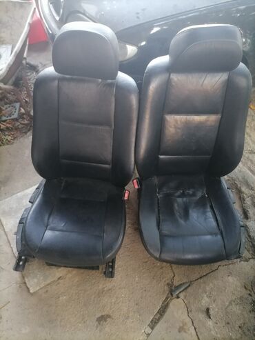 Auto delovi: Dva crna prednja auto sedišta presvučena kožom, pogodna za zamenu ili na lalafo.rs — 2 Auto delovi: Dva crna prednja auto sedišta presvučena kožom, pogodna za zamenu ili — 2