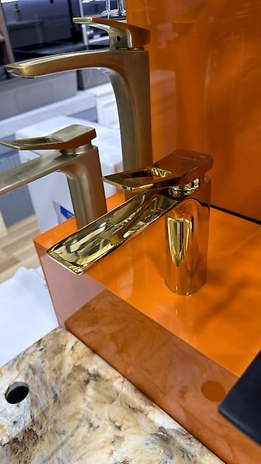 hamam dizaynlari: Hamam otağı üçün müasir lavabo-tumba və güzgü modelləri. Şəkillərdə — 3
