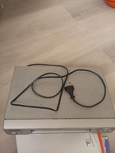 video kaset: Samsung VHS videomaqnitofon – model SV-160G/S (üzərində “Intelligent — 4