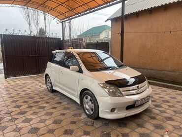 Toyota: Toyota ist: 2004 г., 1.5 л, Автомат, Бензин, Хэтчбэк