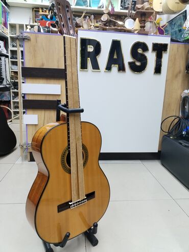 klassik gitara: Klassik gitara, Yeni, Ünvandan götürmə