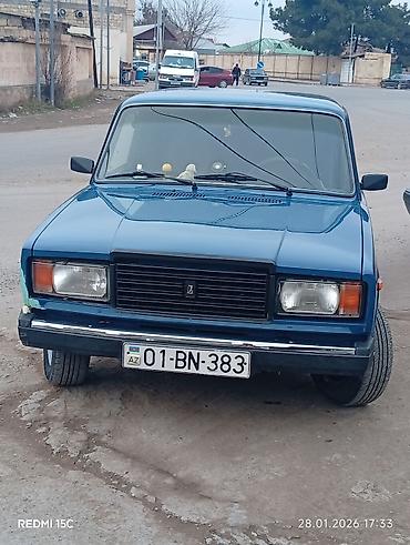 VAZ (LADA): VAZ 2107 (Jiguli) – mavi rəng, klassik sedan Xüsusiyyətlər: - Kuzov — 3