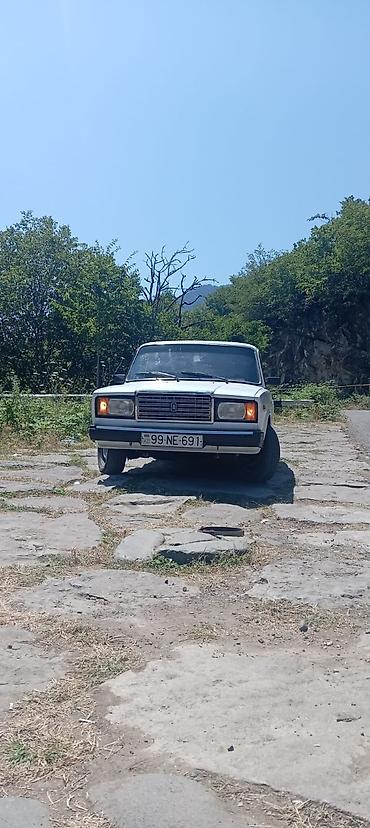 lada kalina: VAZ 2107 sedan – ağ rəng, 4 qapı, arxaötürücülü klassik model — 1