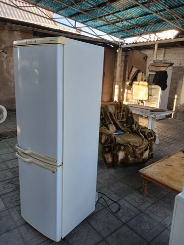 planshet samsung gt p3100 3g: Продаю холодильник Самсунг состояние идеальное, с гарантией