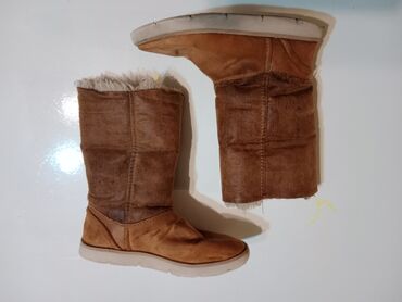 Ugg čizme: Ugg čizme, Zara, Veličina - 34 na lalafo.rs — 3 Ugg čizme: Ugg čizme, Zara, Veličina - 34 — 3