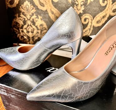 Туфли: Срочно! Женские нарядные туфли серебристого цвета, размер 36. Новые — 7