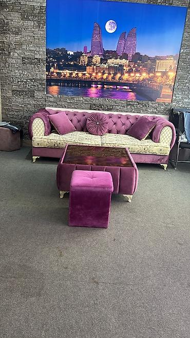 Divan pufik ile bir yerde. 300azn. Yaxsi veziyyetde ünvan Nerimanov