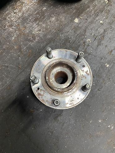 Ступица колеса в сборе. На фото представлена ступица с колесными