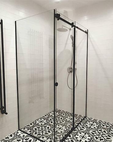 Душевые перегородки и ограждения: Угловая душевая перегородка с раздвижной системой дверного открывания — 11