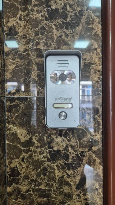 Kommersiya daşınmaz əmlakının satışı: Xətai metrosuna bir neçə addımlıq məsafədə, şəhərin prestijli biznes — 27