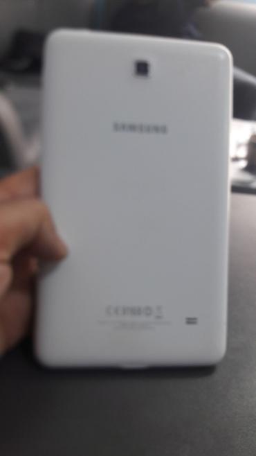Samsung: Samsung planşet – ağ rəng - Ekran: təxminən 7–8 düym, ön paneldə — 1