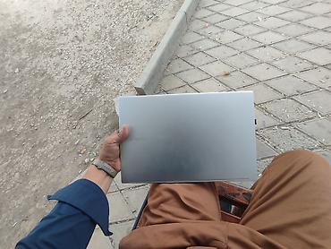 ASUS: ASUS VivoBook 15 (ümumi görünüş: gümüşü rəng, nazik və yüngül gövdə) — 1