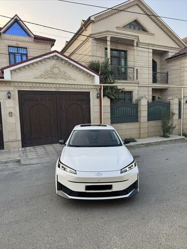 Avtomobil salonu üçün digər detallar: Elektrik krossover salonu – modern texnologiya və komfort - Panorama — 21